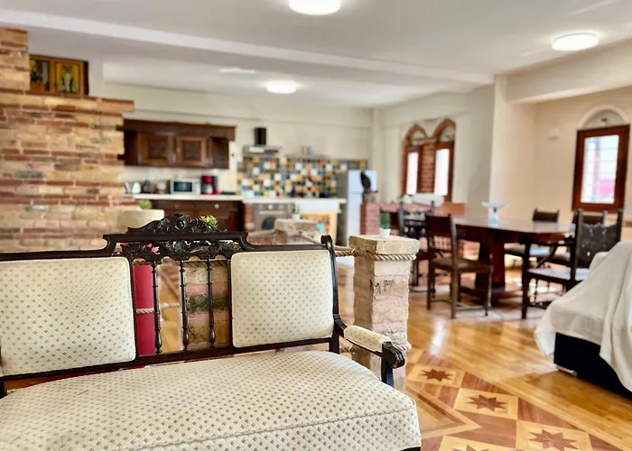 Elia Old Town Apartment *